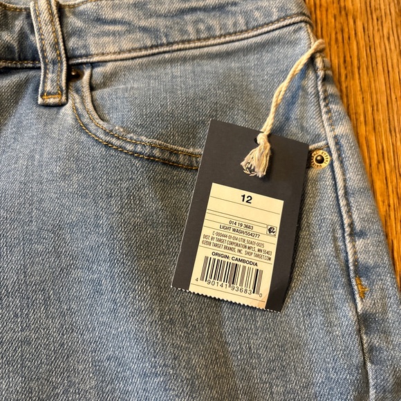 NWT Universal Thread Mid Rise Boyfriend Jean Shorts - Picture 6 of 11